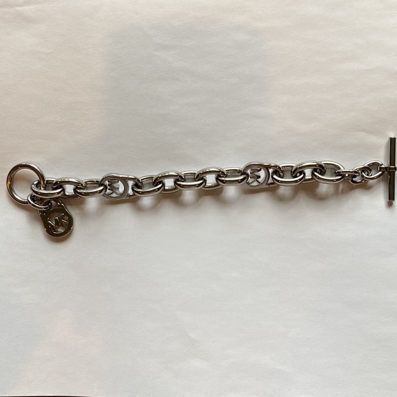 Michael Kors silver logo lock toggle bracelet | chain link bracelet - Picture 3 of 6